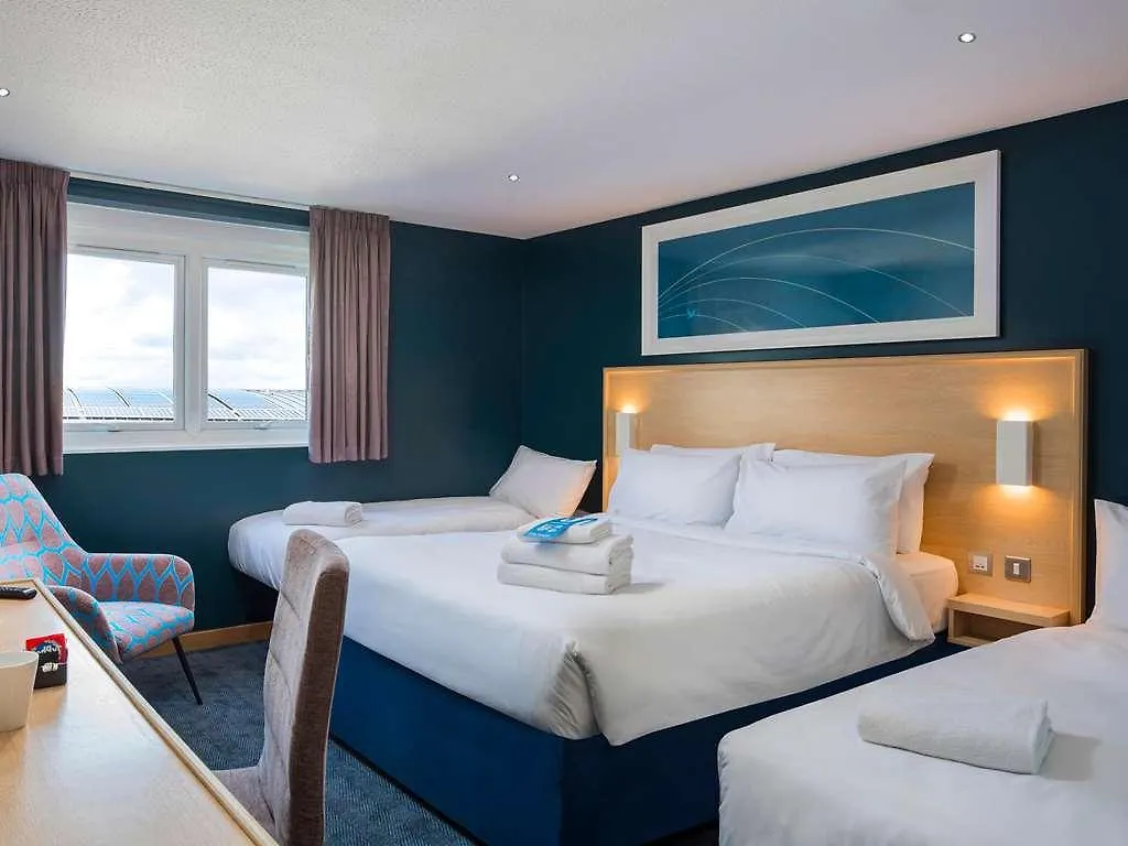 Hotel Travelodge Cardiff M4